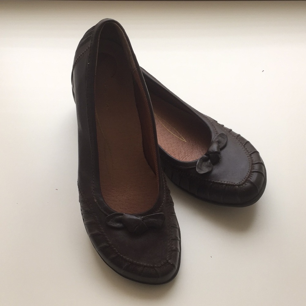 Hush Puppies - Brown Leather with Bow - Size 7.5